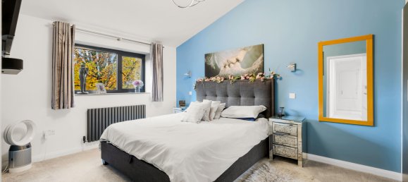 4 bedrooms House in Crawley, United Kingdom No. 1053 11