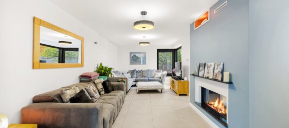 4 bedrooms House in Crawley, United Kingdom No. 1053 8