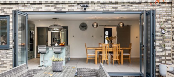 4 bedrooms House in Crawley, United Kingdom No. 1053 3