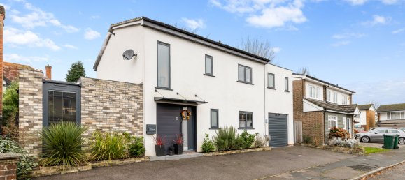 4 bedrooms House in Crawley, United Kingdom No. 1053 2