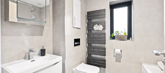 4 bedrooms House in Crawley, United Kingdom No. 1053 18