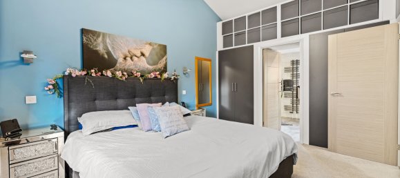 4 bedrooms House in Crawley, United Kingdom No. 1053 12