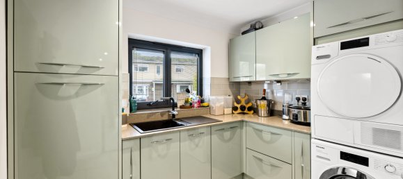 4 bedrooms House in Crawley, United Kingdom No. 1053 10