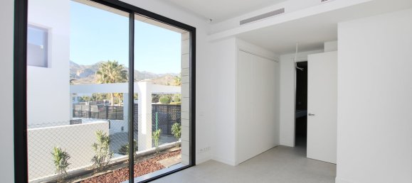 4 غرف نوم فيلا في Marbella, Spain رقم 99111 30