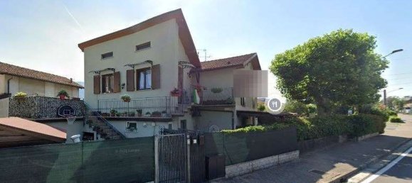 7 rooms Apartment in Olginate, Italy No. 4436 2