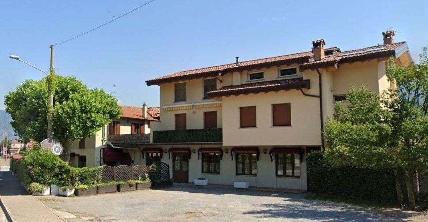 7 rooms Apartment in Olginate, Italy No. 4436