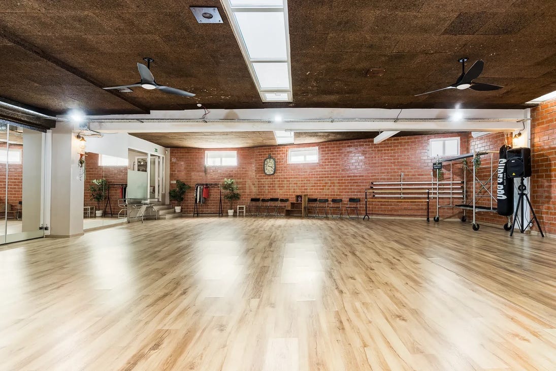 295m² Commercial property in Oeiras, Portugal No. 236226