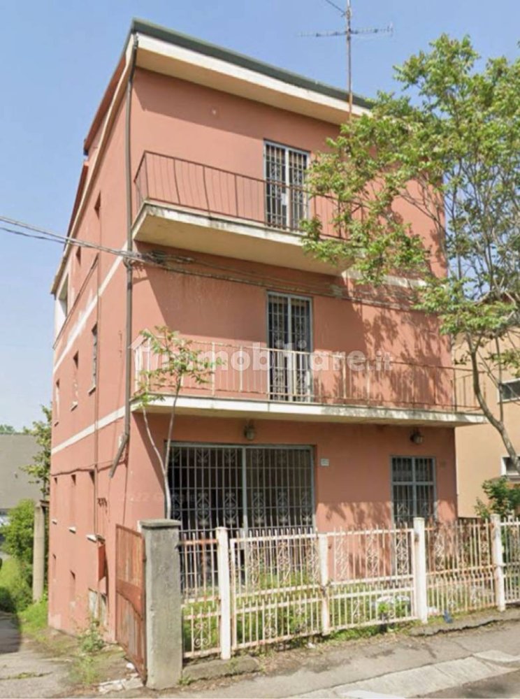 5 rooms Building in Bologna, Italy No. 274616