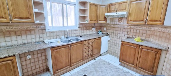 Villa T4 em Umm Suqeim, UAE N.º 561 4