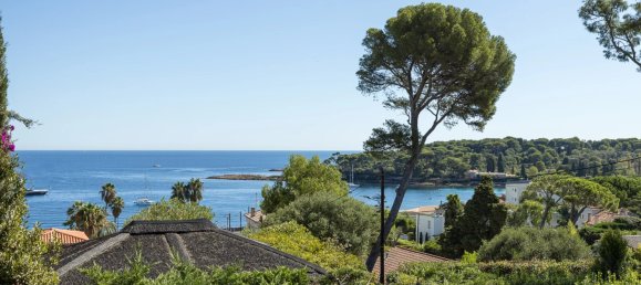 3 bedrooms Villa in Antibes, France No. 1949 4