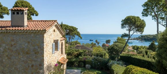 3 bedrooms Villa in Antibes, France No. 1949 5