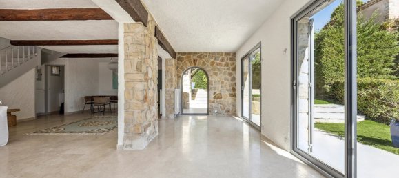 3 bedrooms Villa in Antibes, France No. 1949 11