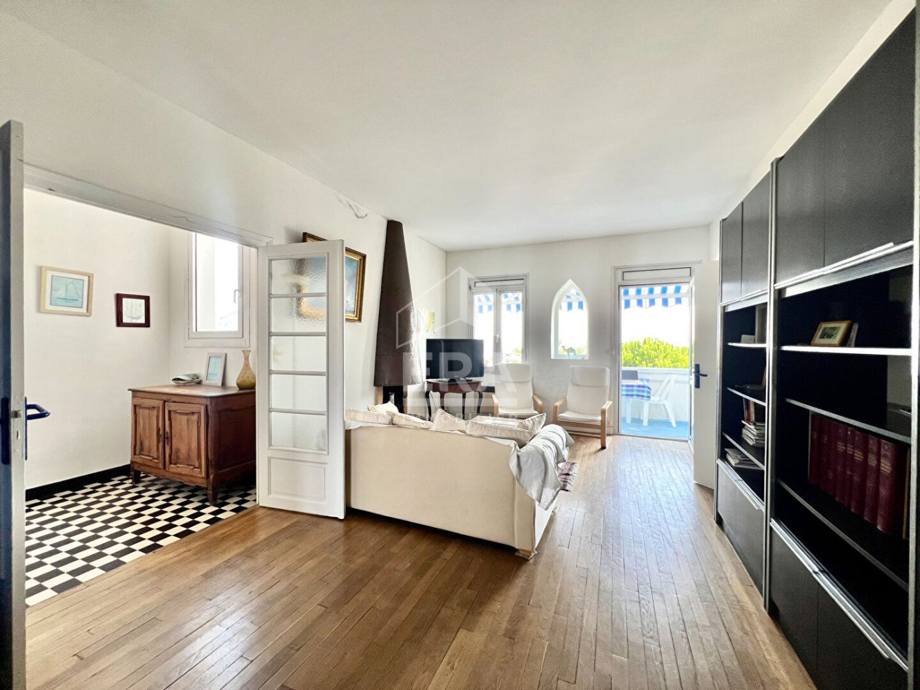 Apartamento de 3 habitaciónes en Royan, France No. 364130