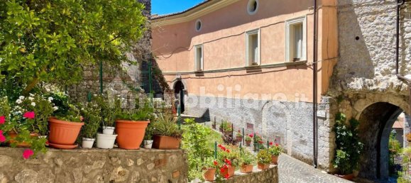 4 bedrooms House in Pico, Italy No. 57432 2