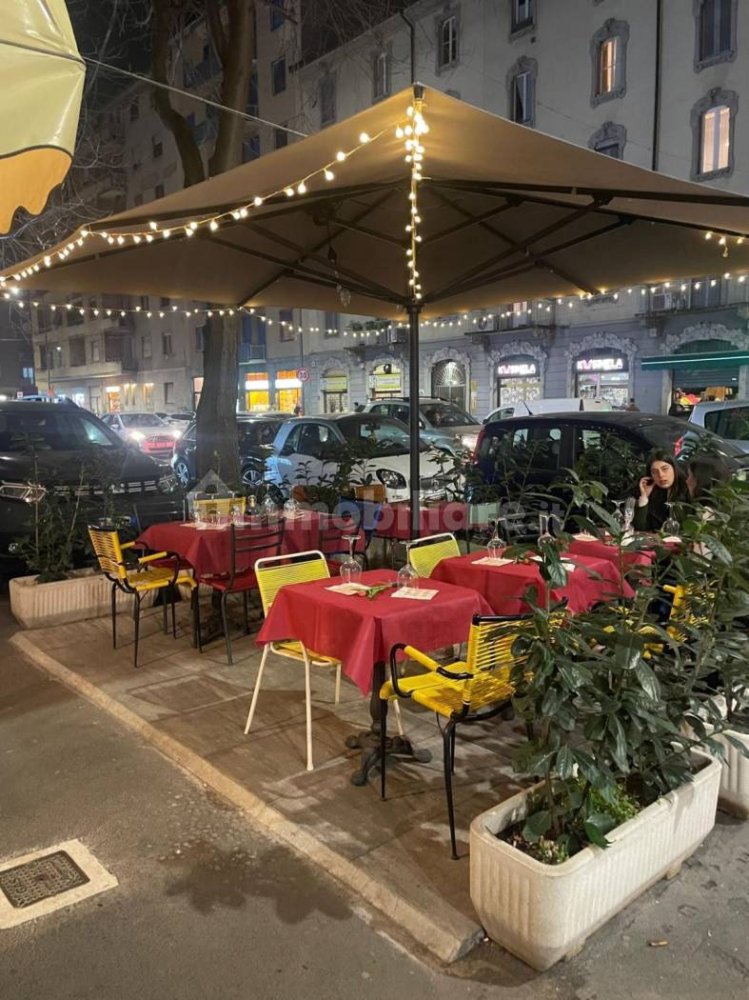 Propiedad comercial de 2 habitaciónes en Milan, Italy No. 244504