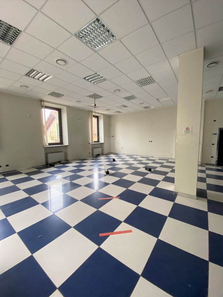 6 rooms Office in Comerio, Italy No. 138679
