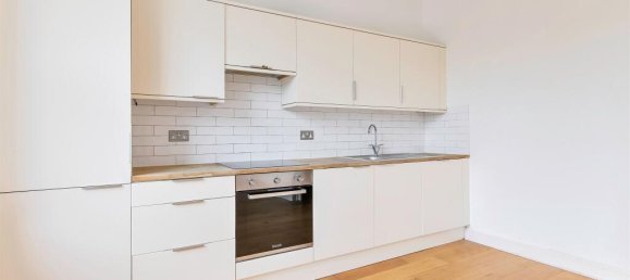 1 bedroom Apartment in Epsom, United Kingdom No. 9768 3