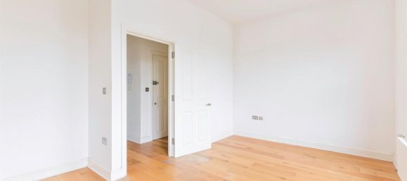 1 bedroom Apartment in Epsom, United Kingdom No. 9768 5