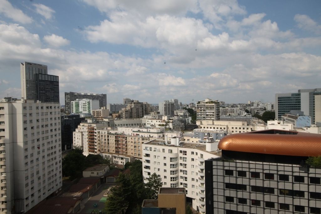 2 bedrooms Apartment in Courbevoie, France No. 187770