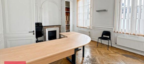 350m² Office in Bernay, France No. 301164 5