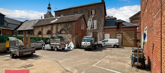 350m² Office in Bernay, France No. 301164 4