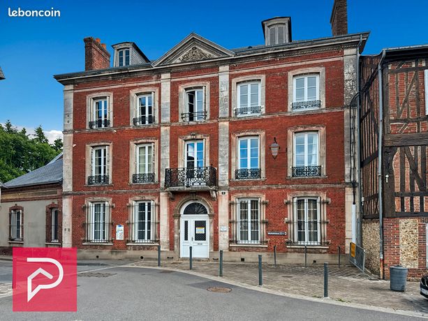 350m² Office in Bernay, France No. 301164