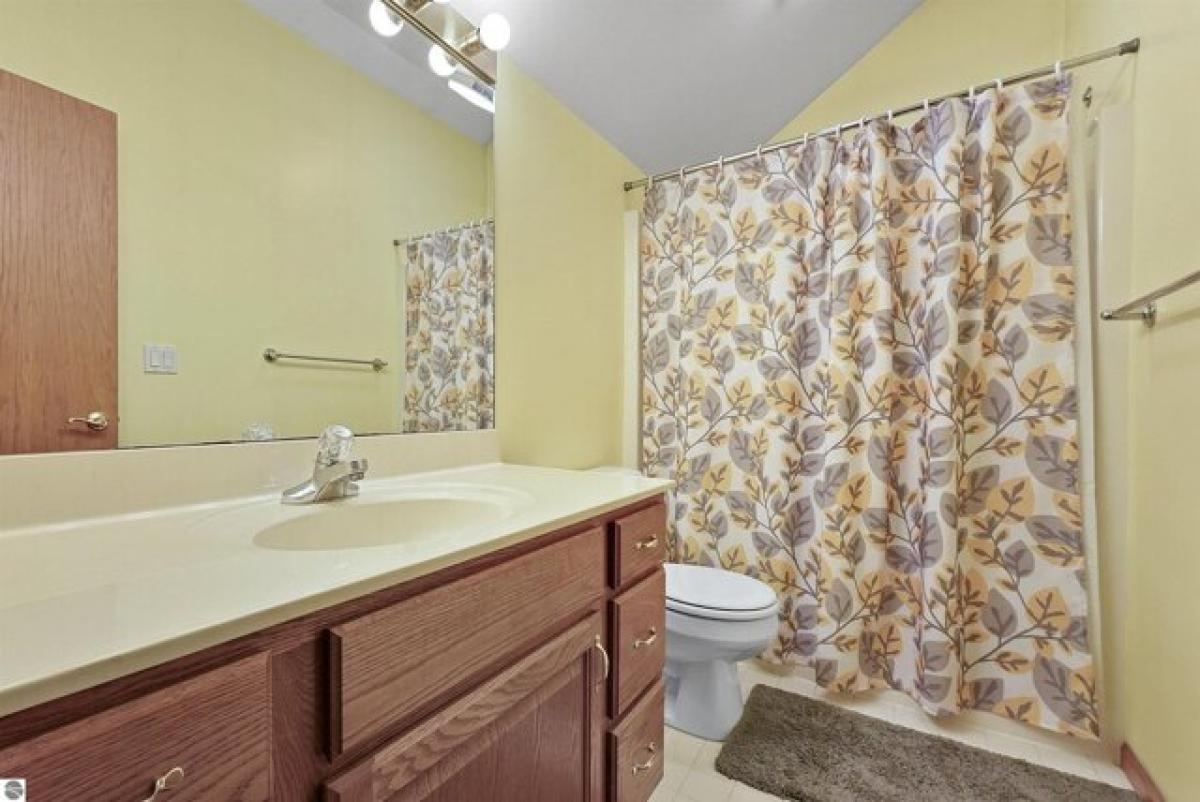 Дом с 4 спальнями в Траверс Сити, США № 371206