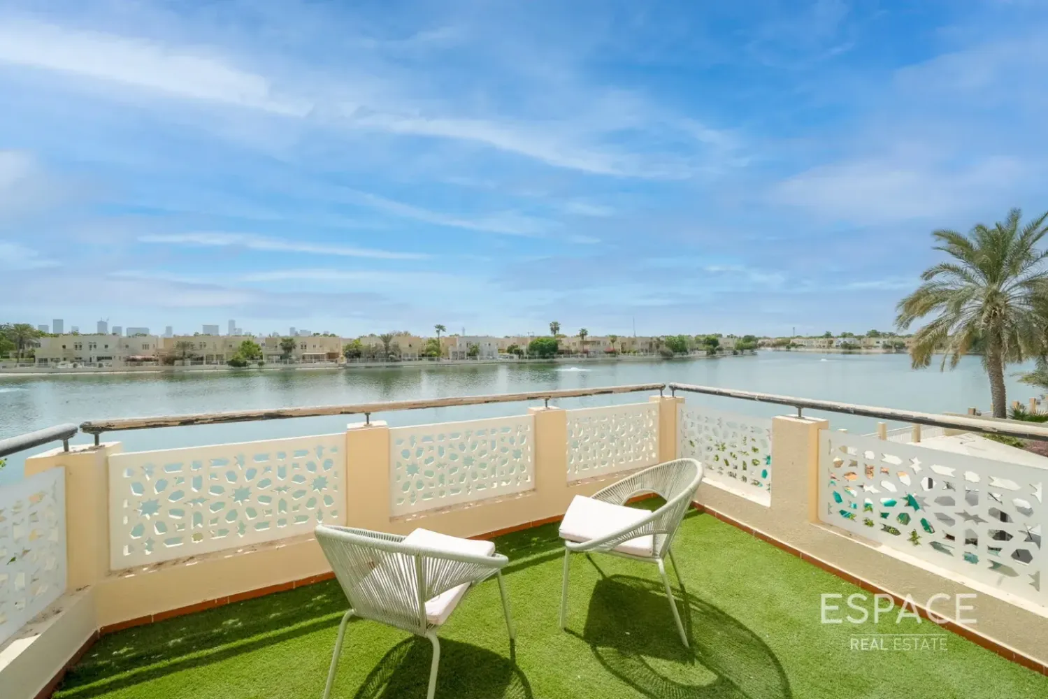 4 bedrooms Villa for sale in The Lakes, Dubai, UAE № 209133