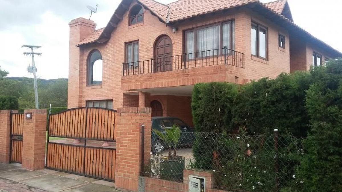 6 bedrooms House in Cundinamarca, Colombia No. 8123