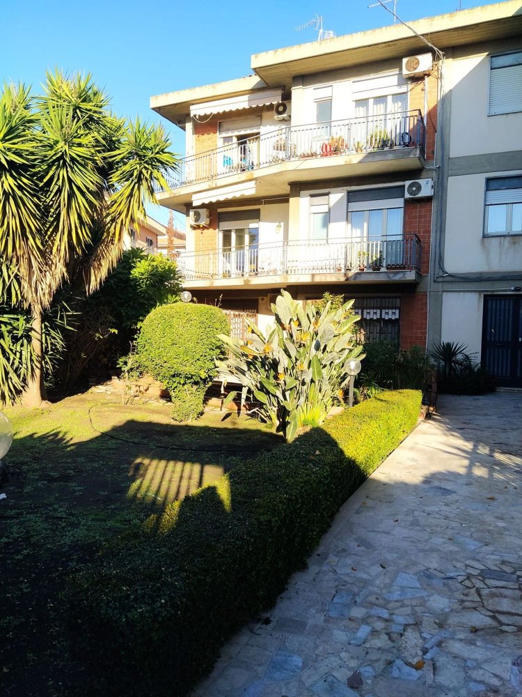 5 rooms Apartment in Aci Castello, Italy No. 251949