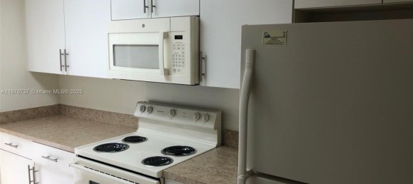 Дуплекс с 2 спальнями в Майами, Майами-Дейд, Флорида, США № 614668 30