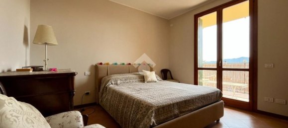 Квартира с 4 комнатами в Лекко, Италия № 122035 10