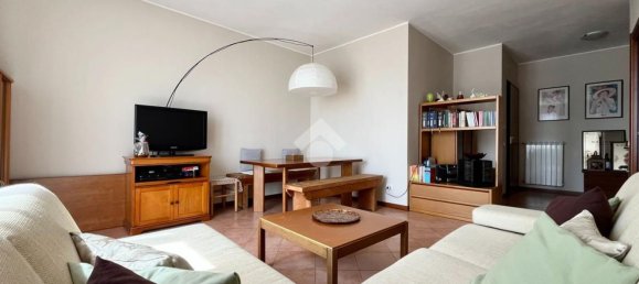 Квартира с 4 комнатами в Лекко, Италия № 122035 6