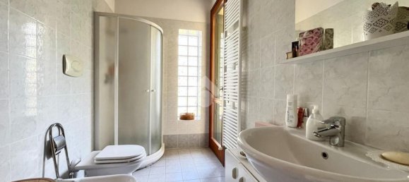 Квартира с 4 комнатами в Лекко, Италия № 122035 16