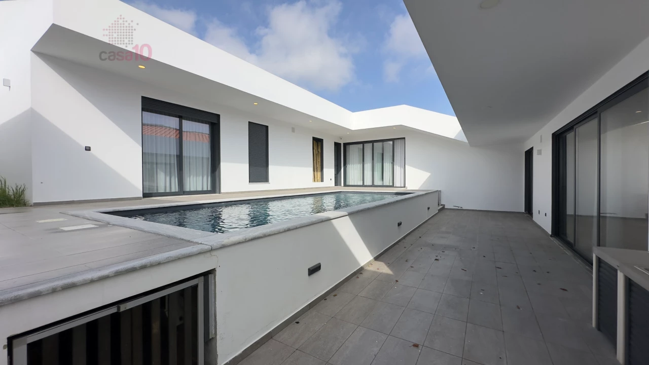 Дом с 4 спальнями в Бежа, Португалия № 141534