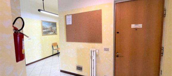 5 rooms Office in Novara, Italy No. 47099 3