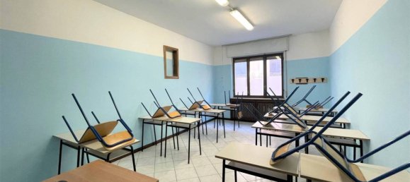 5 rooms Office in Novara, Italy No. 47099 2