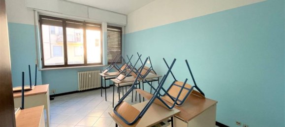 5 rooms Office in Novara, Italy No. 47099 4