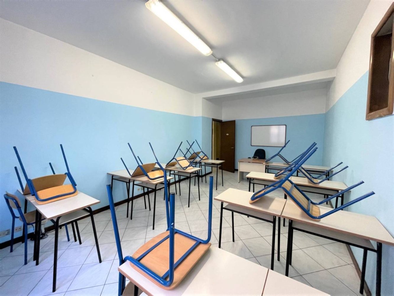 5 rooms Office in Novara, Italy No. 47099