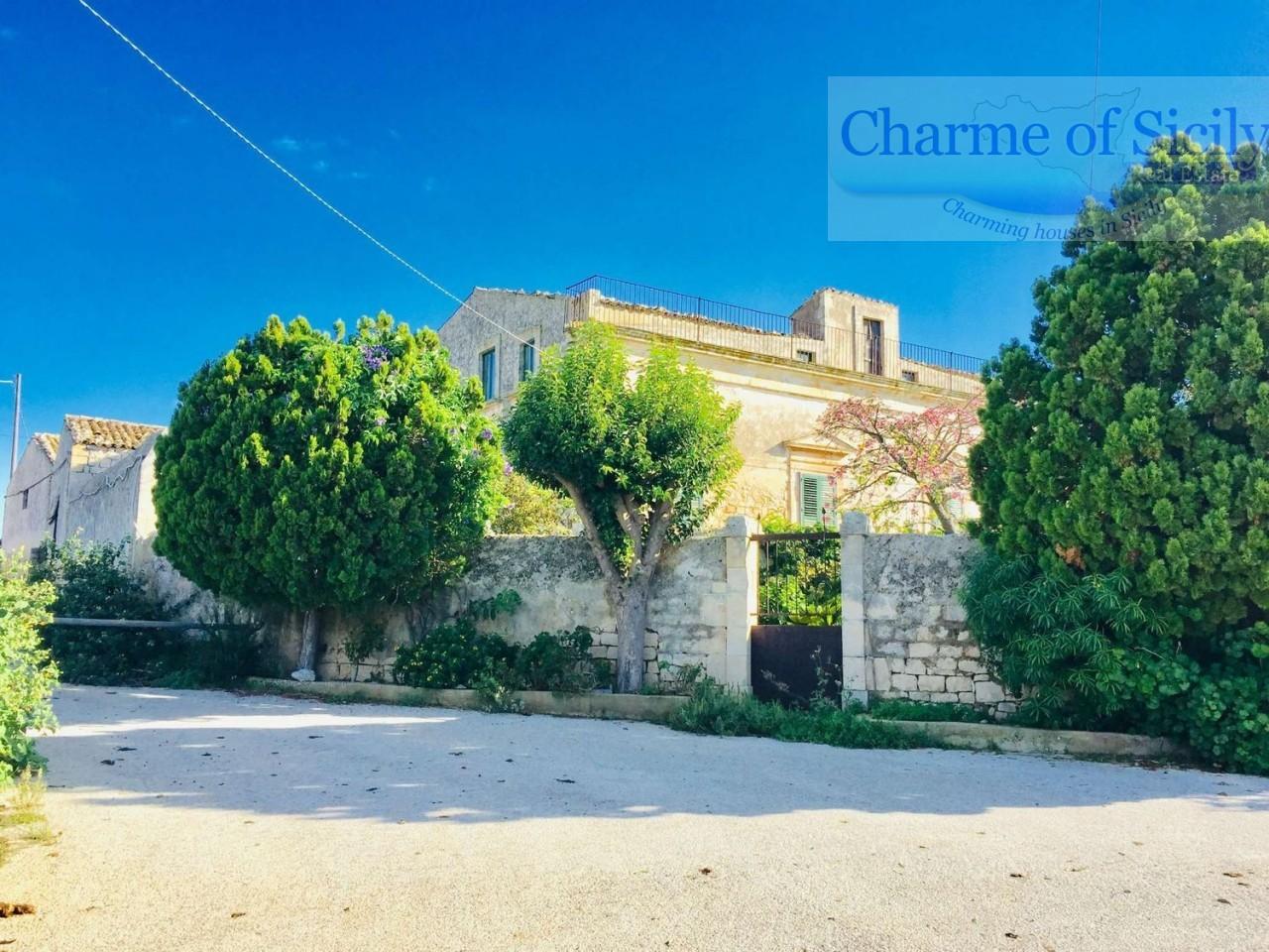 Casa de 5 habitaciónes en Modica, Italy No. 238163