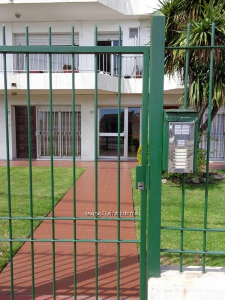 3 bedrooms Apartment in Montevideo, Uruguay No. 2744