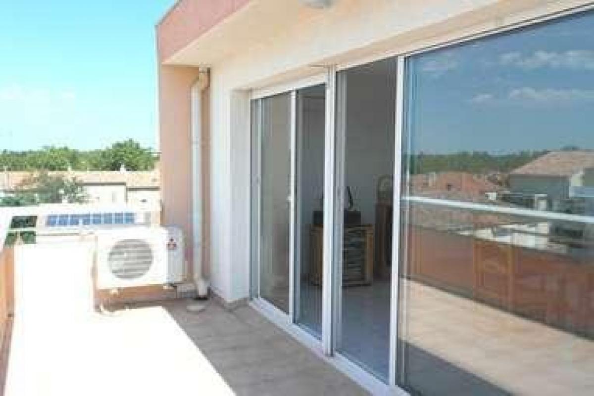3 bedrooms Shop in Miramas, France No. 18694