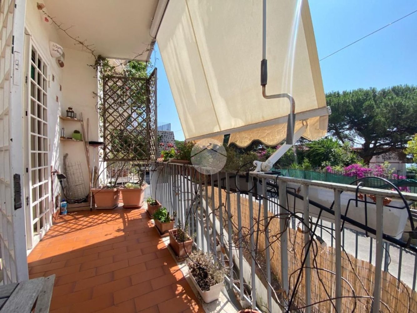 5 rooms Apartment in Naples, Italy No. 274918