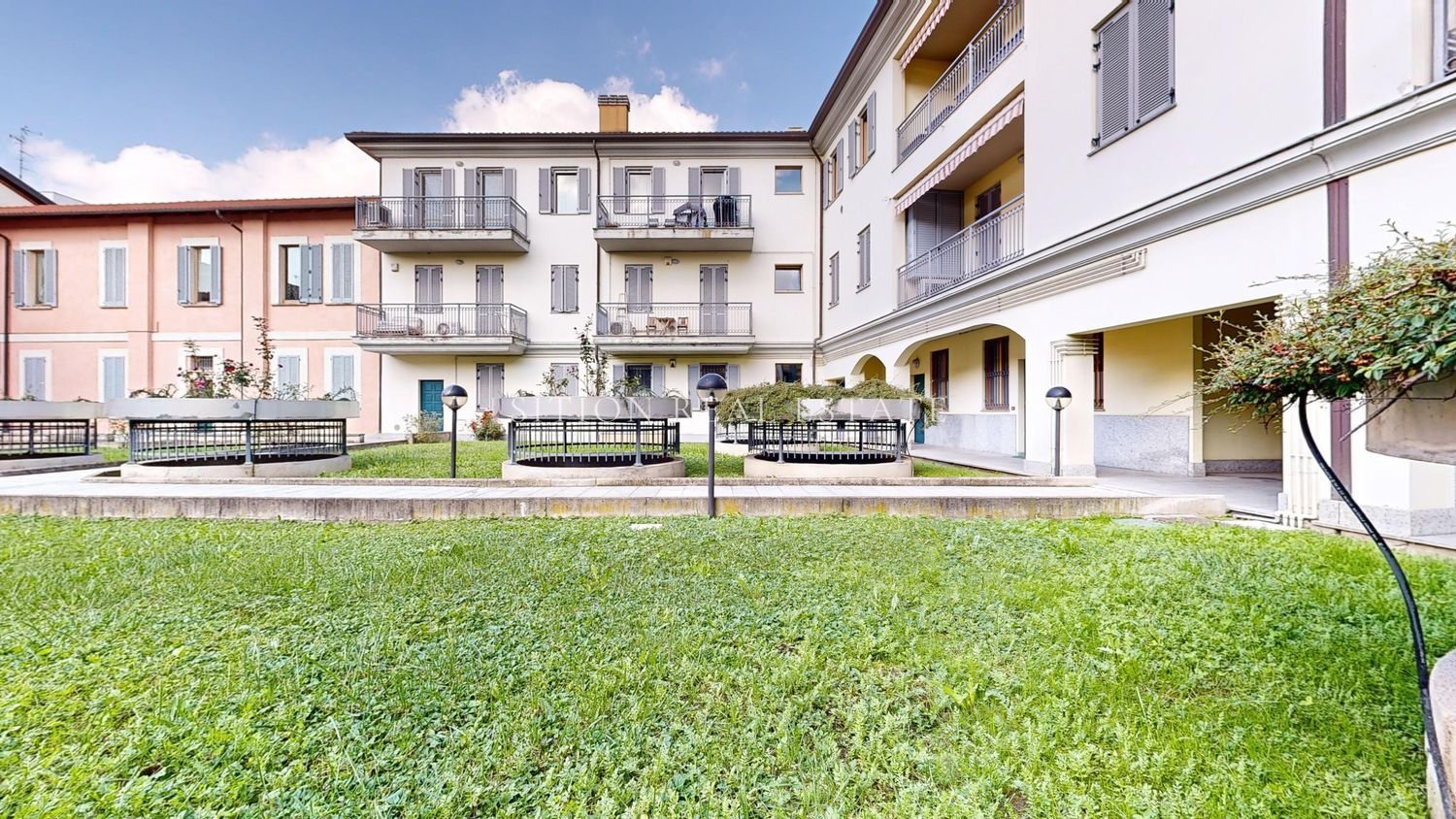 Квартира с 2 комнатами в Ро, Италия № 183226