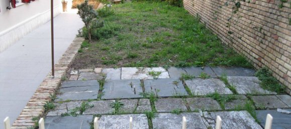 Apartamento de 2 dormitorios en Loreto Aprutino, Italy No. 250975 4