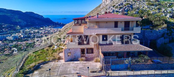 4 bedrooms Building in Palermo, Italy No. 127270 12