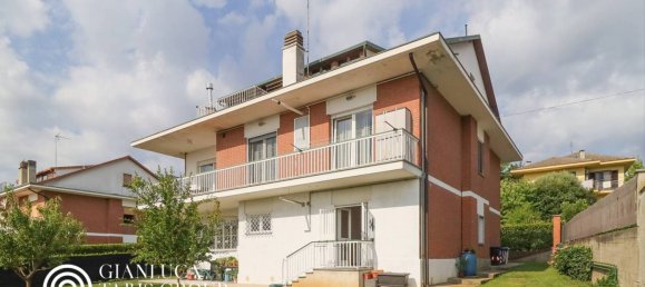 1 bedroom Apartment in Chieri, Italy No. 336289 2