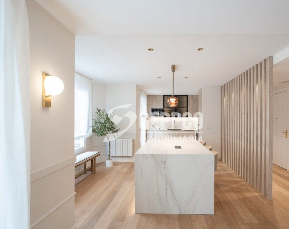 3 bedrooms Apartment in Madrid, Spain No. 122238