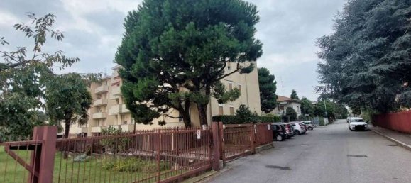 Квартира с 3 комнатами в Галларате, Италия № 181841 2