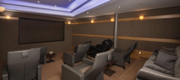 6 bedrooms Commercial property in Avon, USA No. 41 18